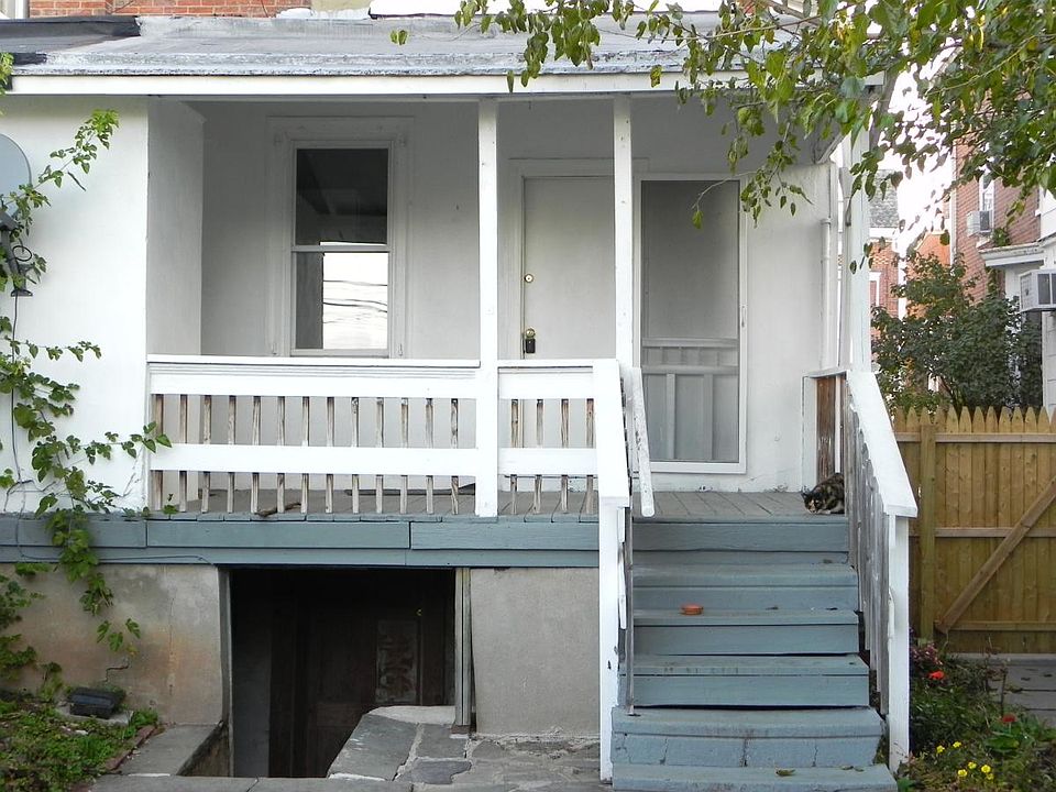 2nd image of 922 W Marshall St #1