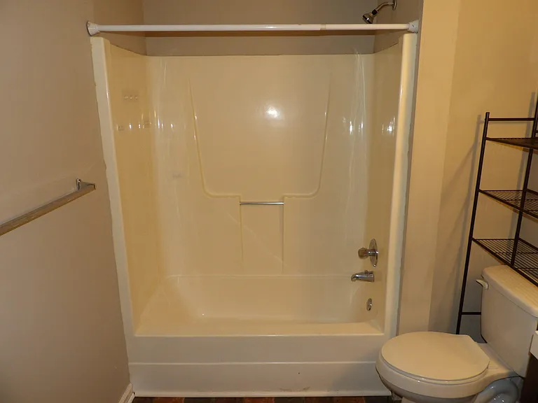 65 Ashwood Ct #8 — Photo 24