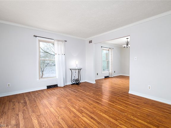 5th image of 124 Hiddenwood Dr