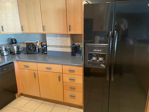 2nd image of 15 Stewart Pl APT 7A