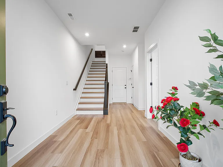 8937 Eager Rd — Photo 2