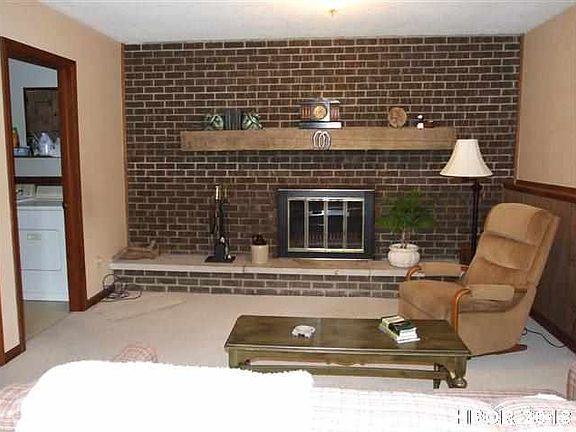 3rd image of 1213 Truman Dr