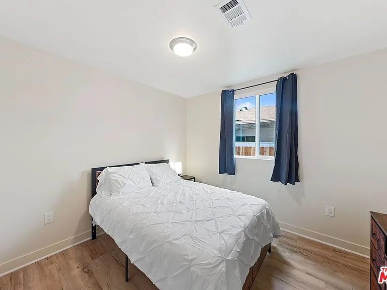 5912 S Flower St — Photo 23