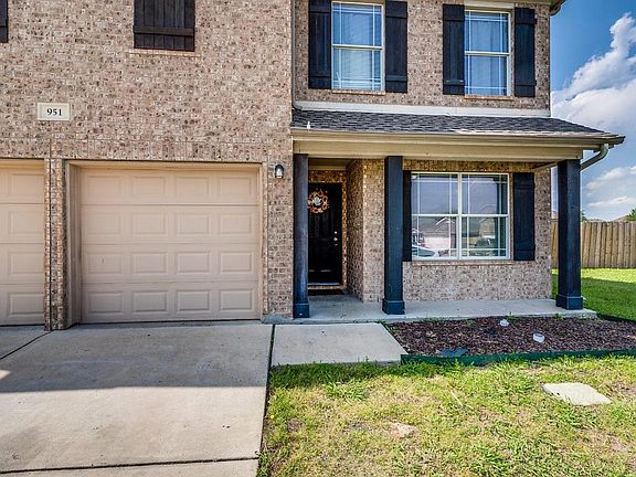 3rd image of 951 Zachary Dr