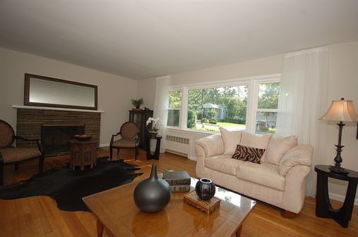 4th image of 31 Brookside Ter