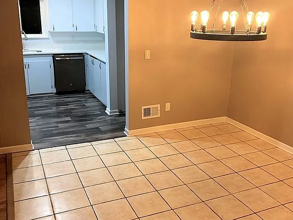 4th image of 2041 S Crestmont Dr
