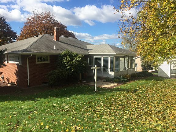 3rd image of 1414 Fairview Dr
