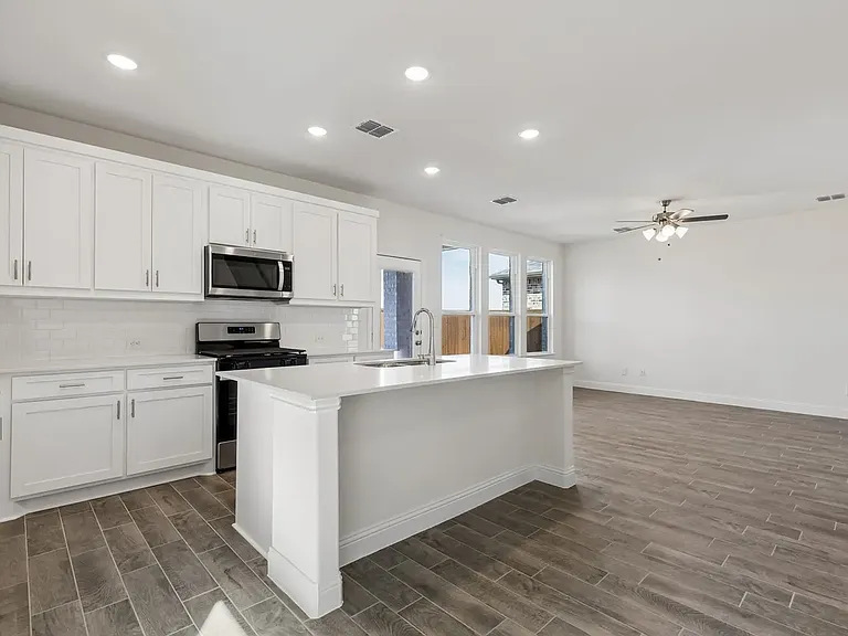 1013 Portina Dr — Photo 3