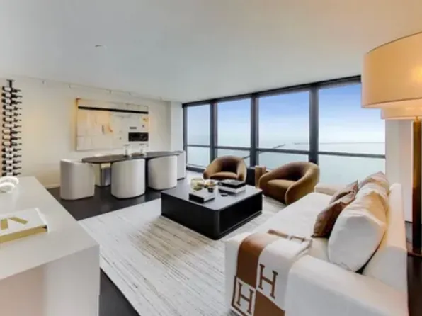910 N Lake Shore Dr #1615, Chicago, IL 60611