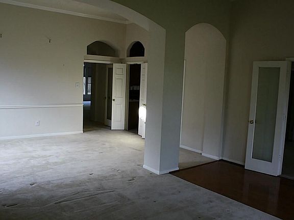 3rd image of 3411 Beacon Hill Dr