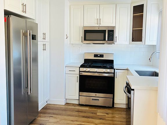 3rd image of 18634 Clark St #726e6ba28