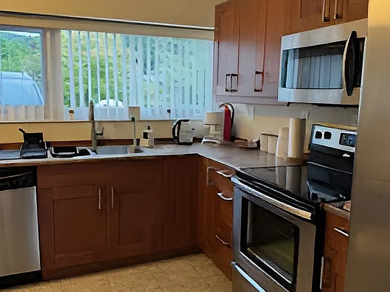 5345 Kensington Cres — Photo 1