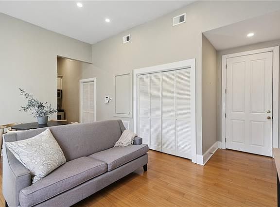 5th image of 1544 Camp St APT 4
