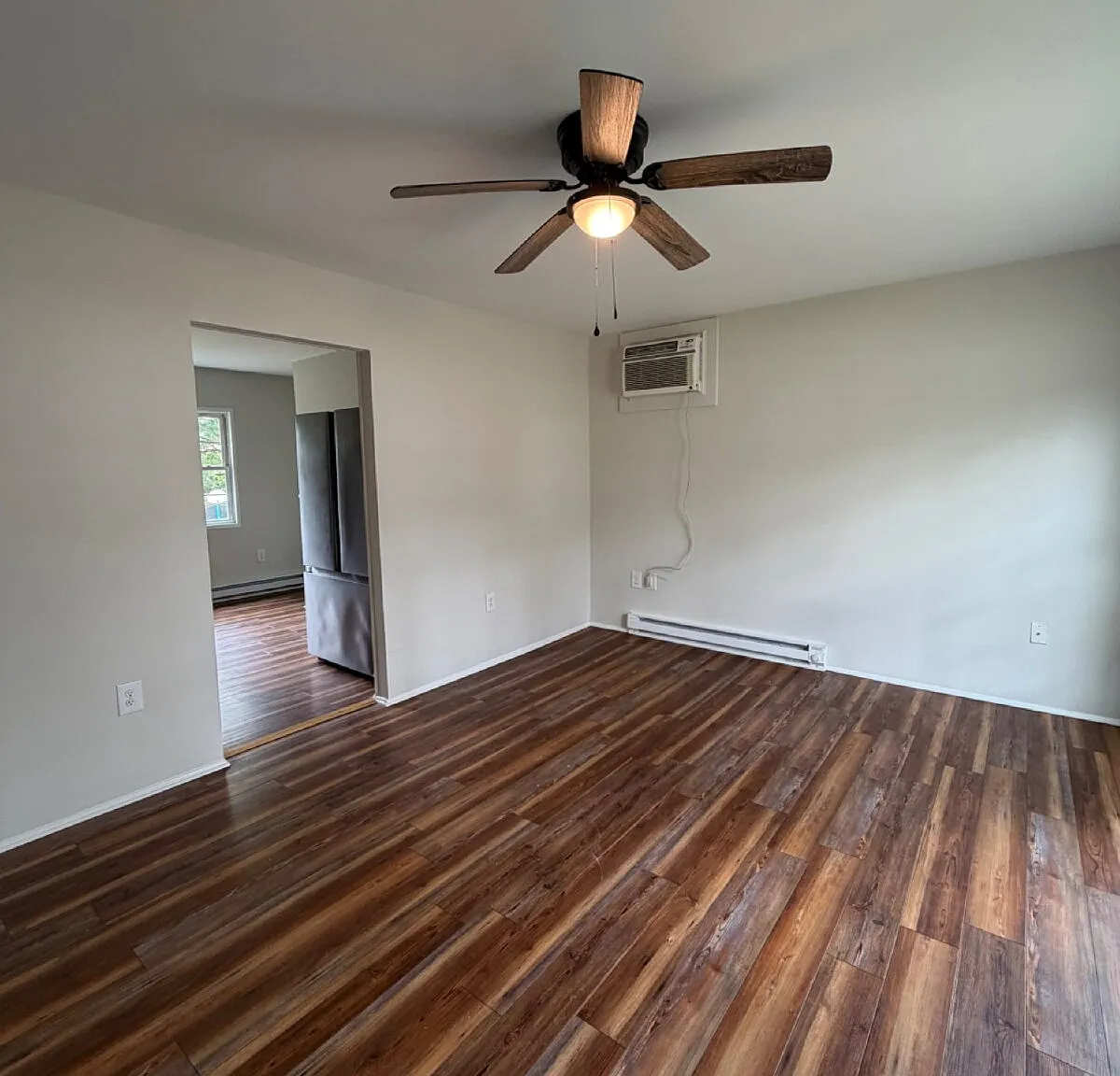 3 bed, 2.0 bath, 960 sqft, $1,995 — Photo 2