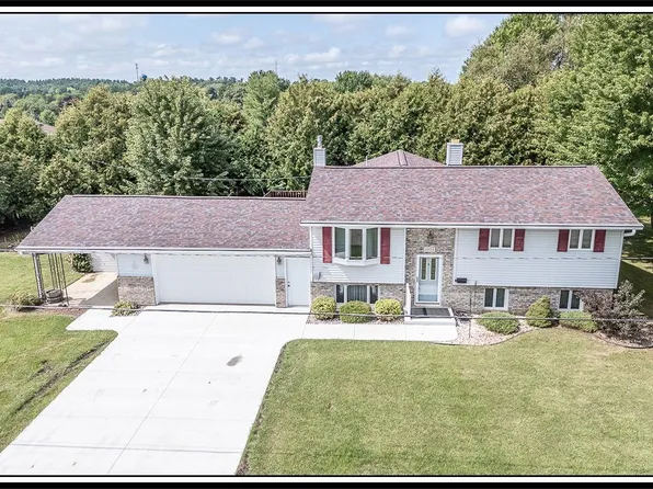 1903 Lawrence St, New London, WI 54961