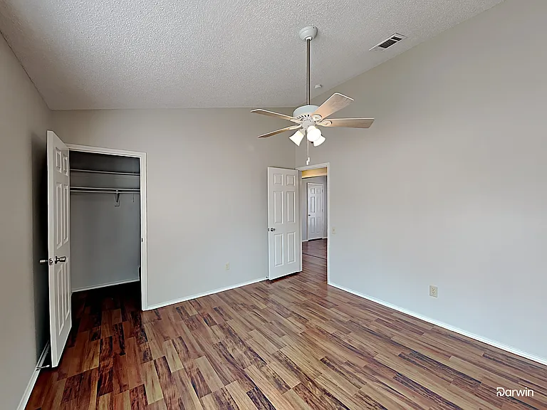 2508 Creekwood Ln — Photo 9