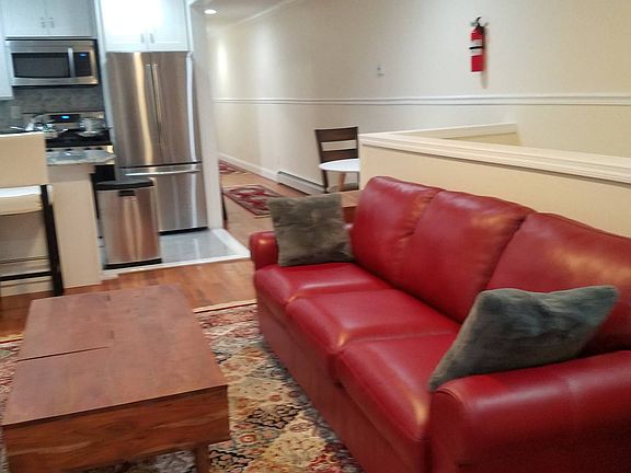 3rd image of 11-20 Foam Pl Floor 1
