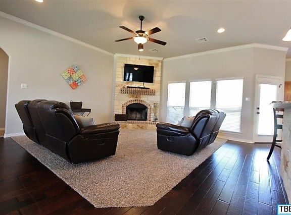 4th image of 910 Villa Como Dr