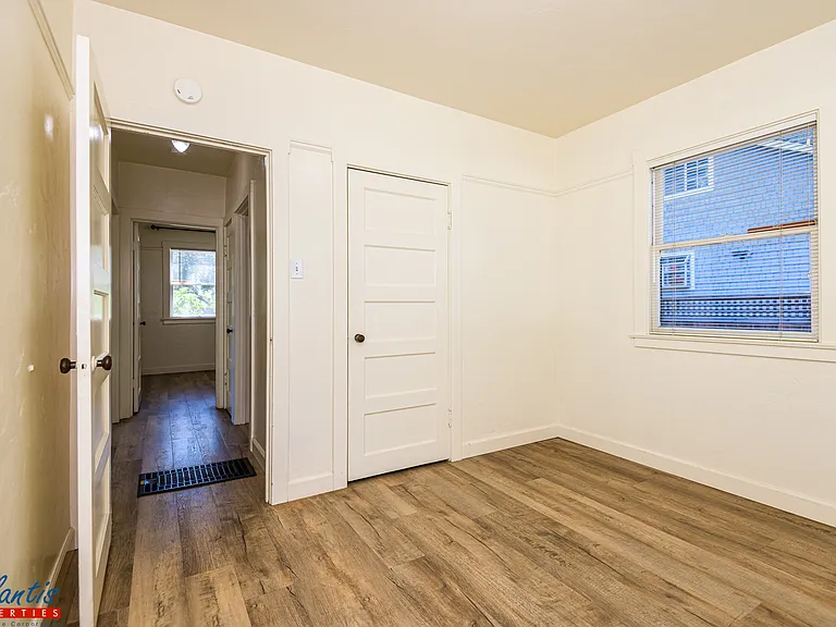 428 University Ave — Photo 9