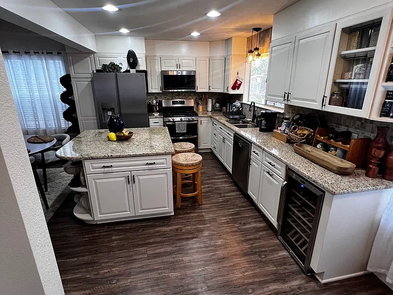 716 Shiny Rock Dr — Photo 4