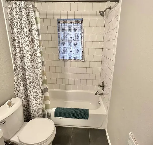 1123 S Victory St #B — Photo 5
