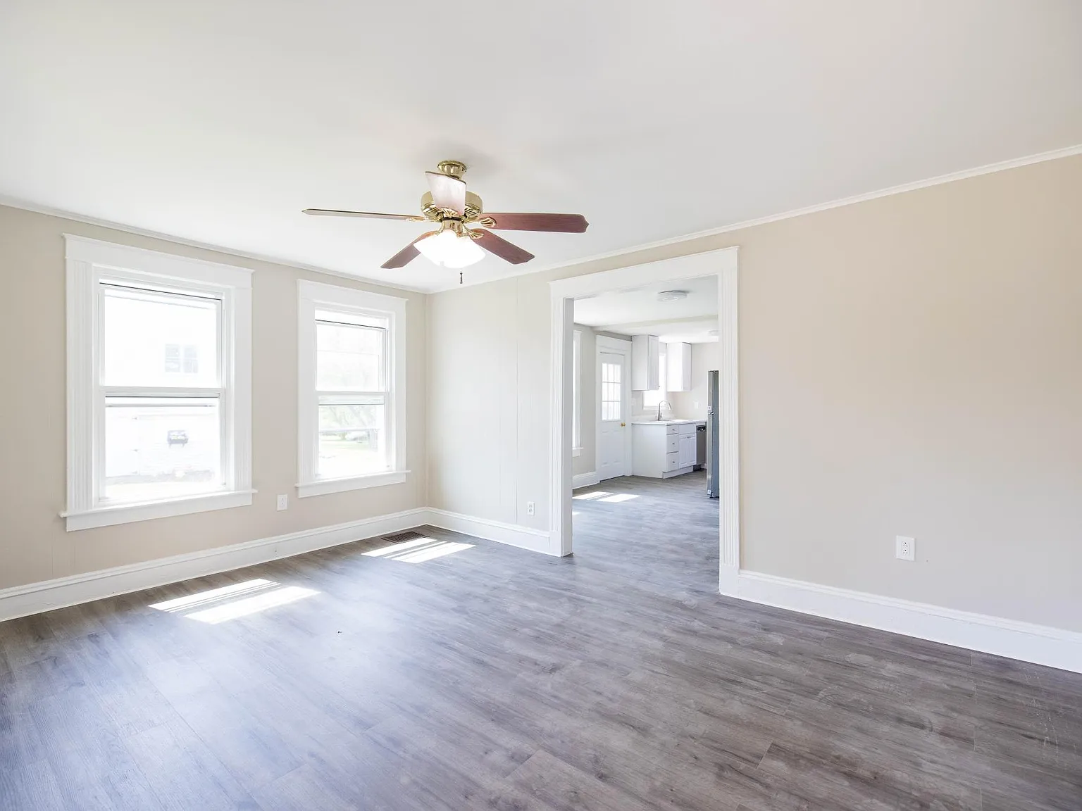 3 bed, 2.5 bath, 1050 sqft, $2,400 — Photo 2