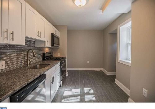 1st image of 28 Ashmead Pl N