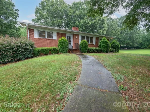 2001 Rocky River Rd, Charlotte, NC 28213