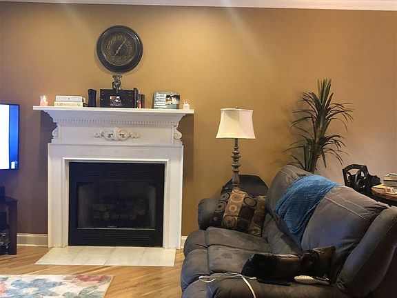 3rd image of 181 Corinne Dr