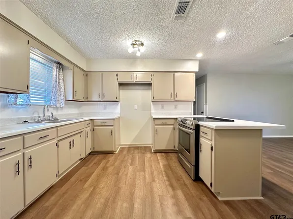 926 Jackson St N, Sulphur Springs, TX 75482