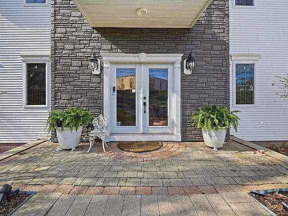 4th image of 239 Fuller Rd