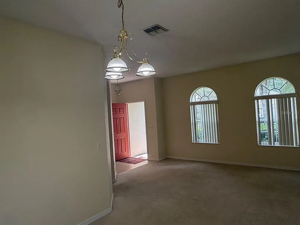 4 bed, 2.0 bath, 1705 sqft, $2,450 — Photo 2