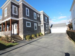 38 W Narragansett Ave, Newport, RI 02840
