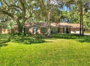 131 Robinhood Ln, Freeport, TX 77541