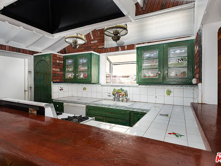 14842 Morrison St — Photo 4
