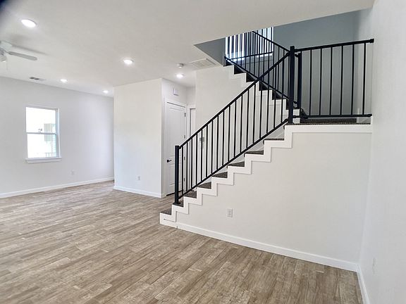 3rd image of 255 Lourdes Ct Unit B