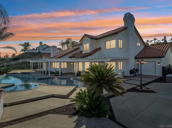 9692 Red Pony Ln, El Cajon, CA 92021