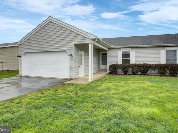 75 Chadwick Dr, Greencastle, PA 17225