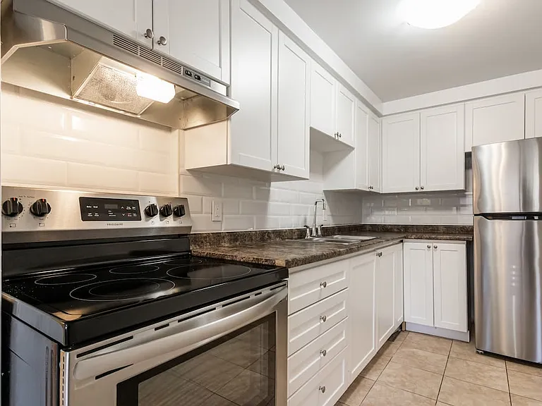 90 Churchill St — Photo 1