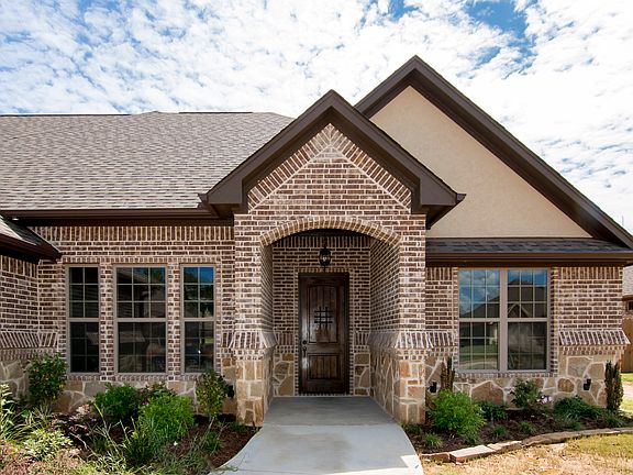 2nd image of 116 Germantown Cir