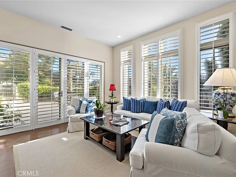 110 Sidney Bay Dr — Photo 6