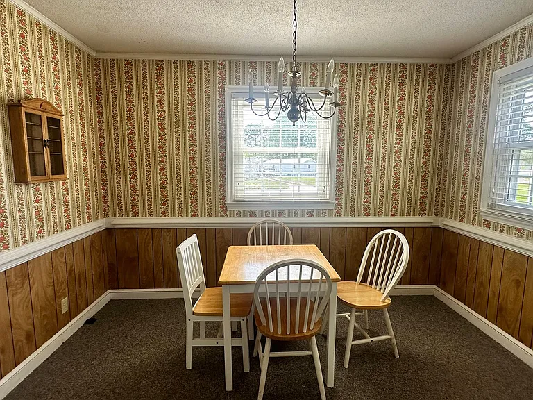 704 E Country Club Dr — Photo 11