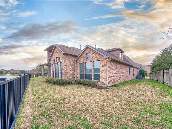 3rd image of 14442 Daly Dr