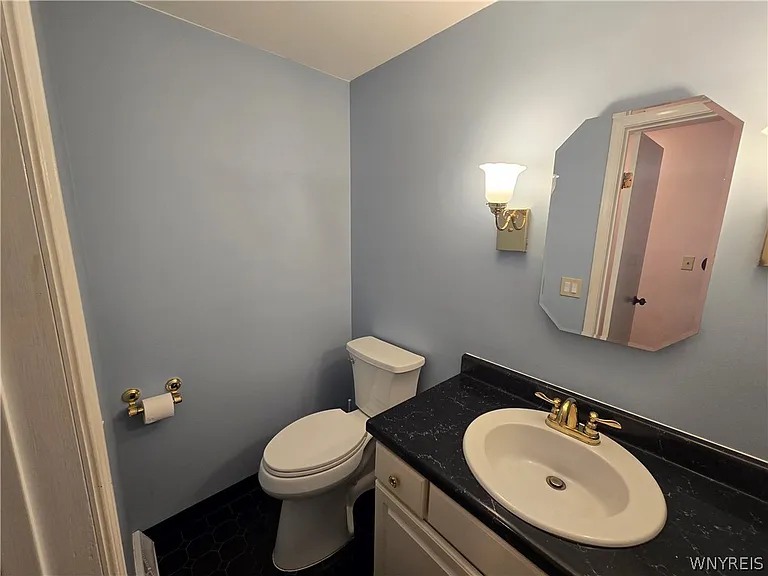 161 Foxpoint Dr W — Photo 18