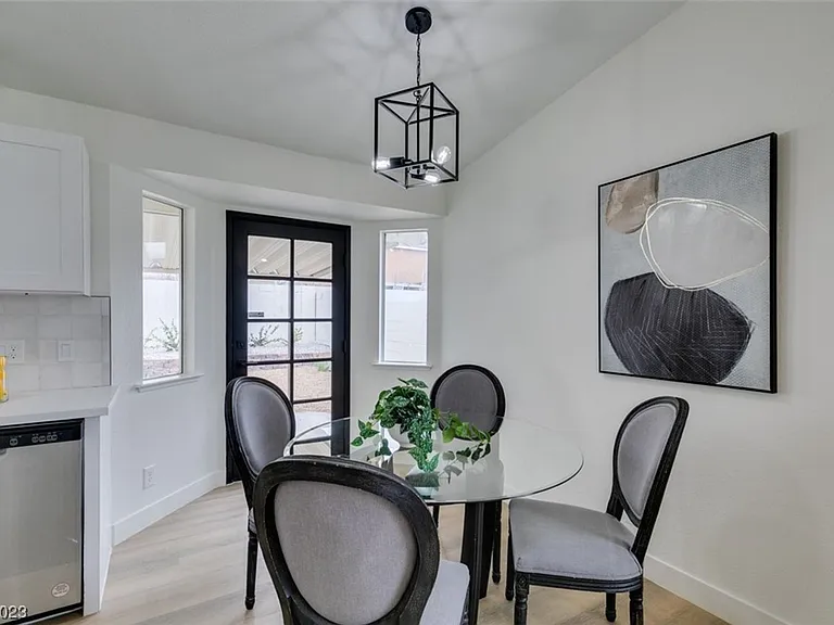 598 Jackson Dr — Photo 21