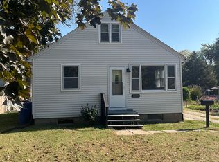 3220 53rd St #A, Moline, IL 61265