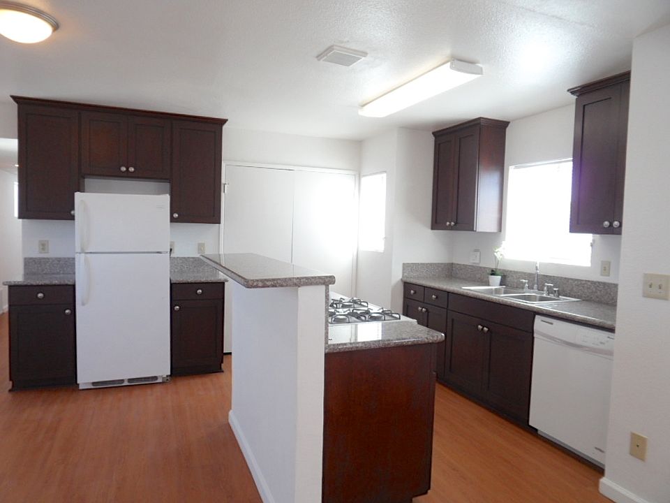 1st image of 609 E 19th St