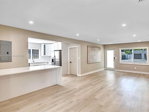 5th image of 416 SW 15th St #416