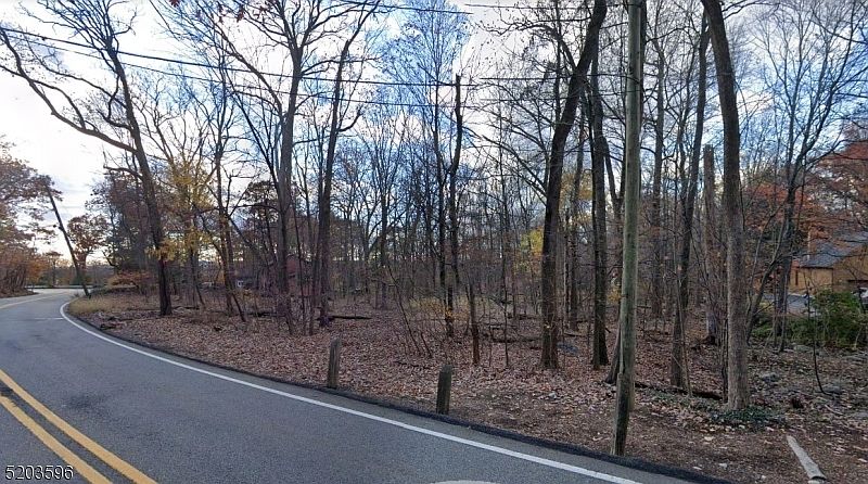 2nd image of 140 Breakneck Rd
