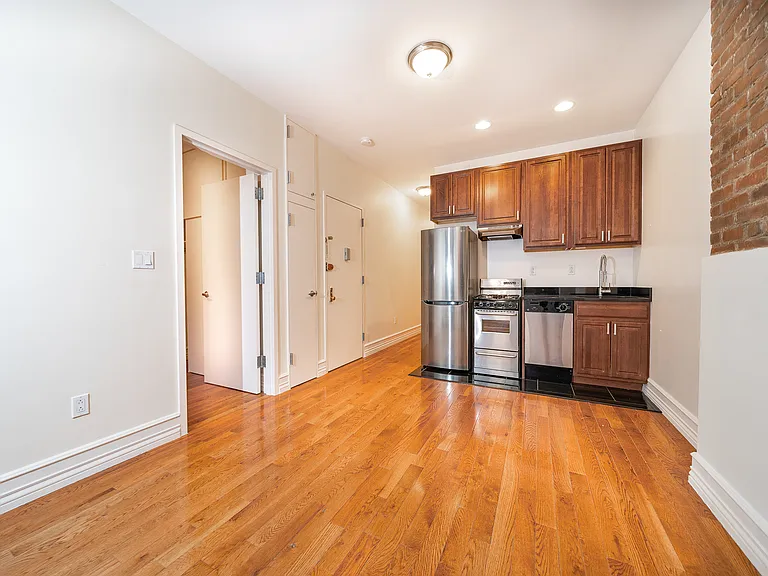 10 W 103rd St #5F — Photo 2